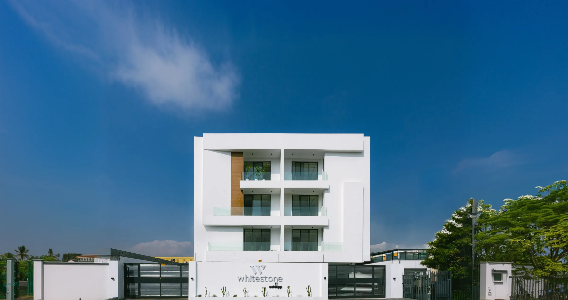 A white Schlepp building against the sky